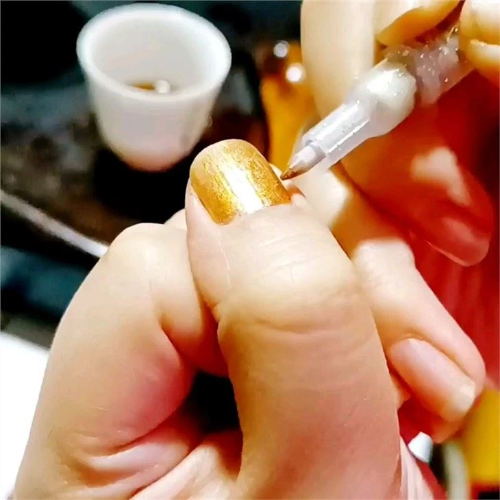 0.7mm akrilni flomaster z izjemno fino konico